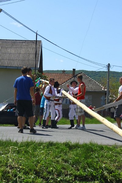 Stavanie maja (10).JPG