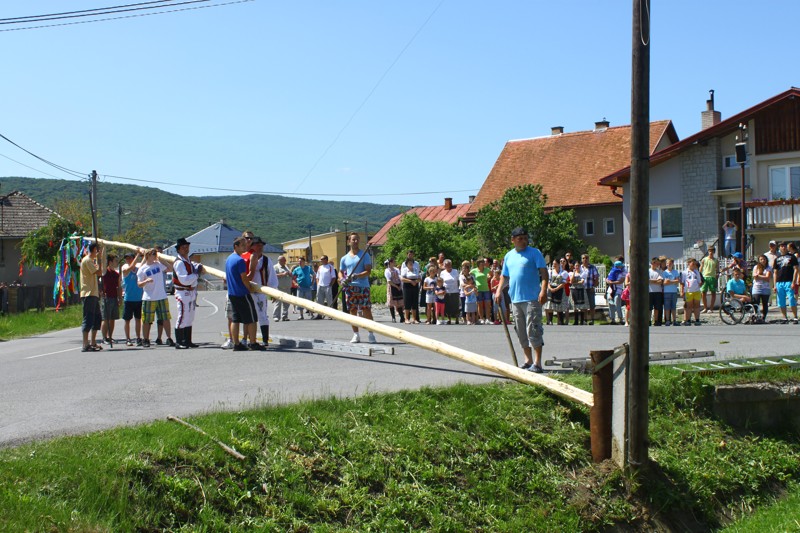 Stavanie maja (11).JPG