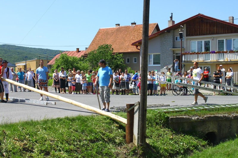 Stavanie maja (12).JPG