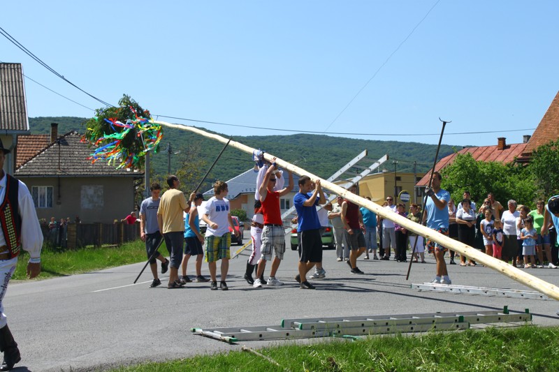 Stavanie maja (13).JPG