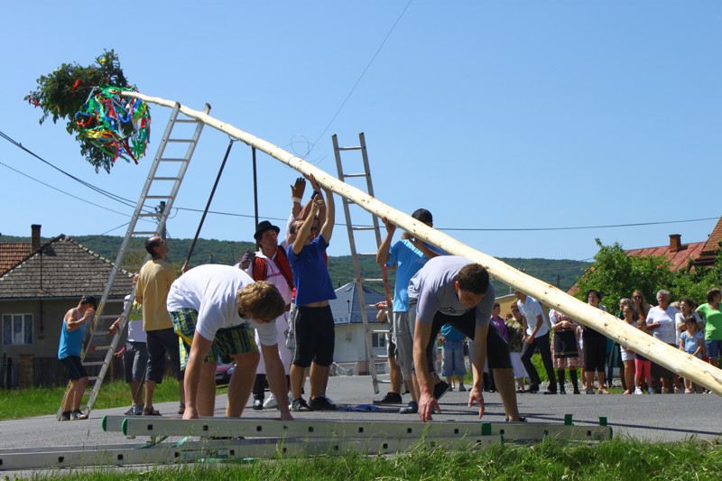 Stavanie maja (14).JPG