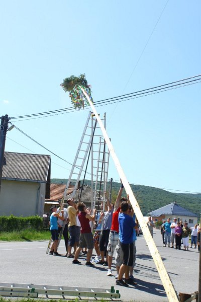 Stavanie maja (15).JPG