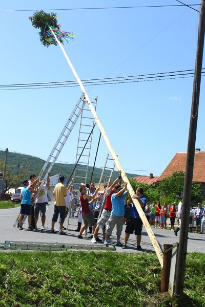 Stavanie maja (16).JPG