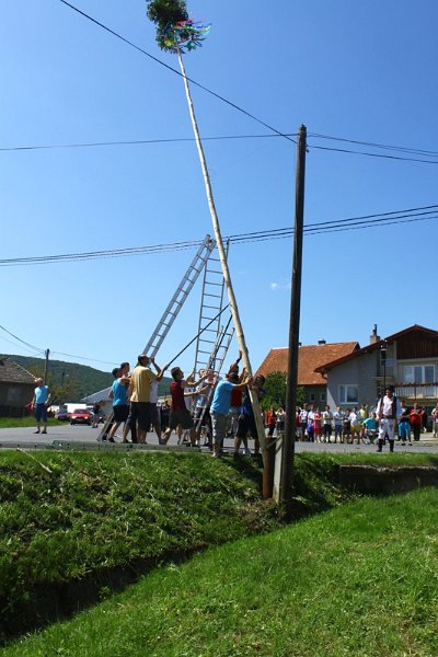 Stavanie maja (18).JPG