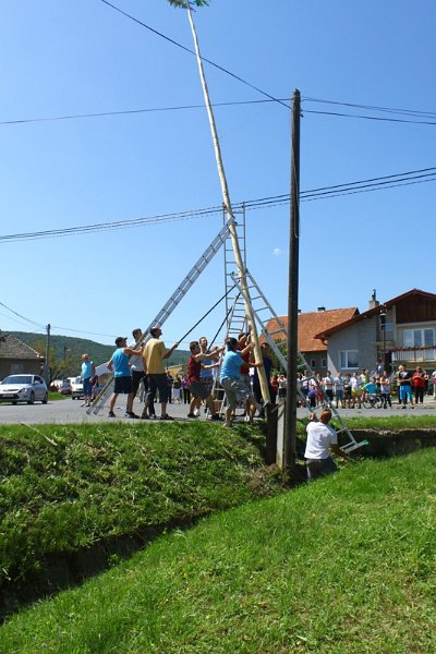 Stavanie maja (19).JPG