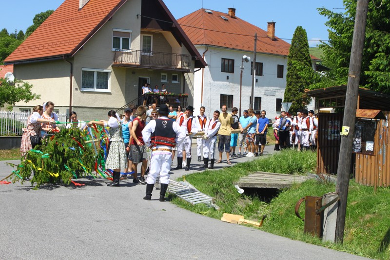 Stavanie maja (2).JPG