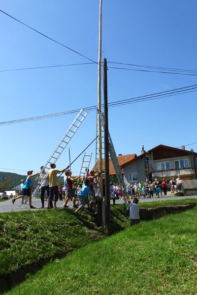 Stavanie maja (20).JPG