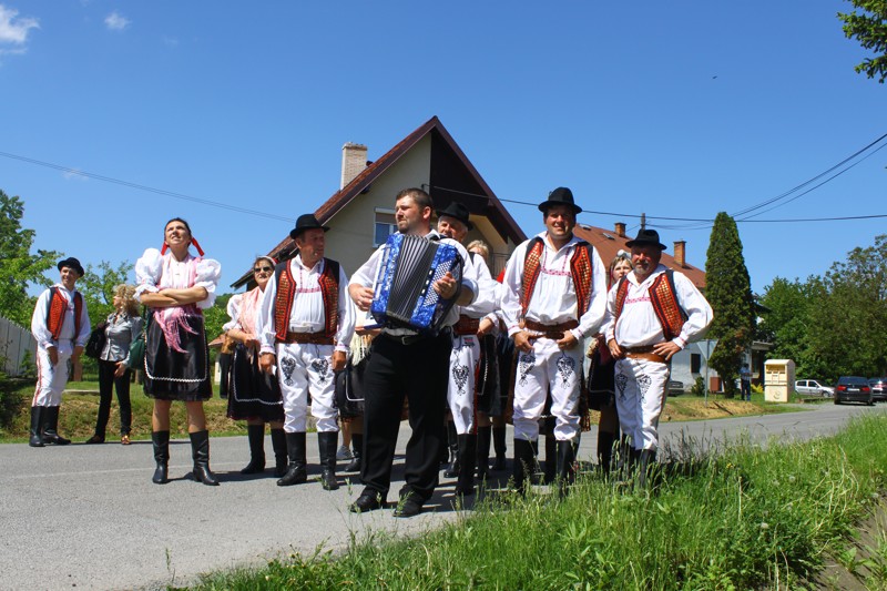 Stavanie maja (27).JPG