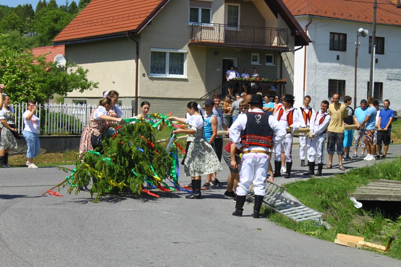 Stavanie maja (3).JPG