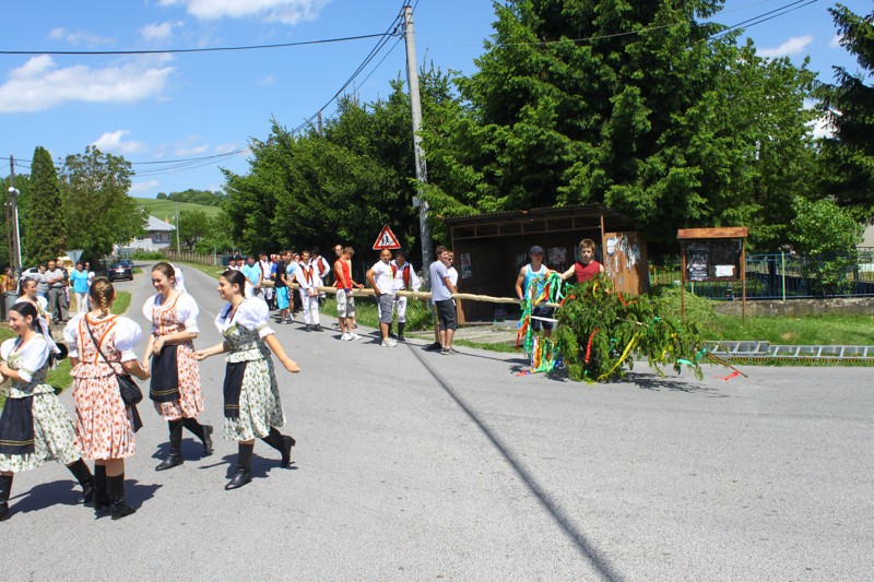 Stavanie maja (7).JPG