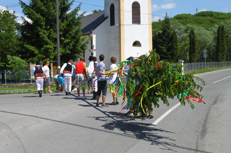 Stavanie maja (9).JPG