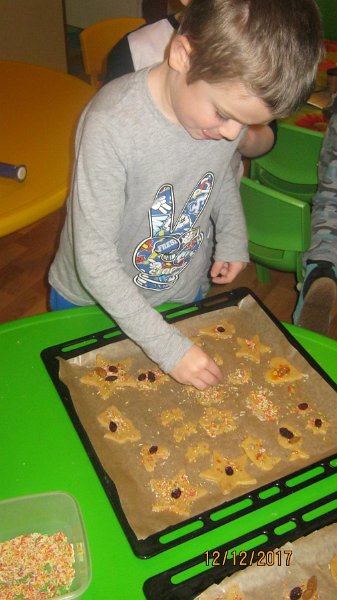 Pecenie medovnikov  4.JPG