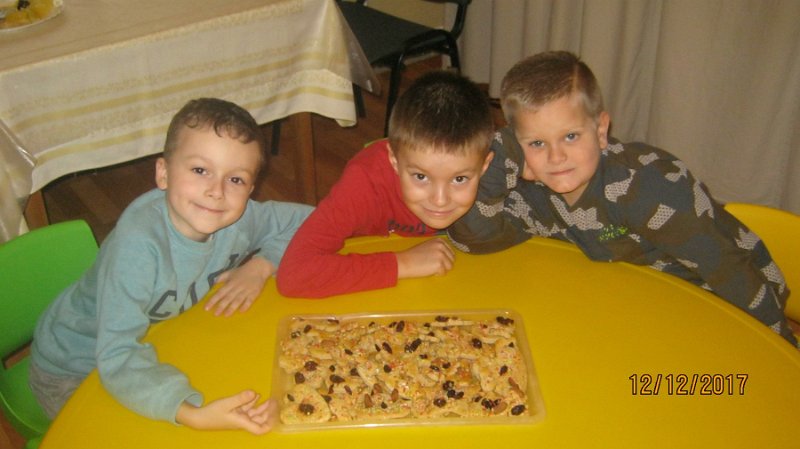 Pecenie medovnikov  7.JPG