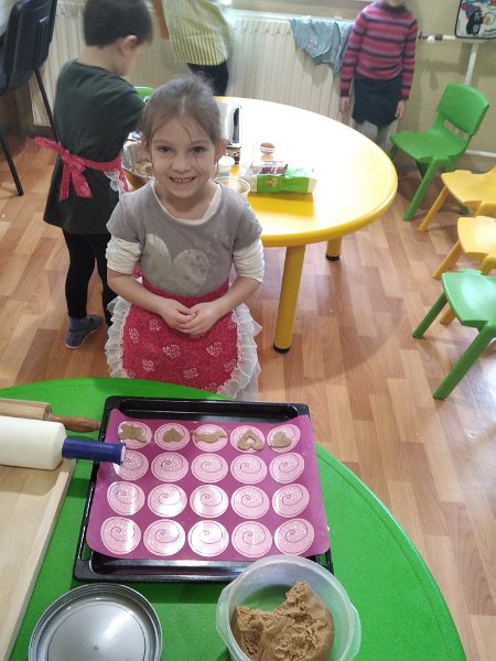 Pecenie medovnikov 3.jpg