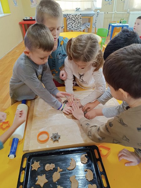 Pecenie medovnikov 28.jpg