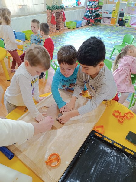 Pecenie medovnikov 32.jpg