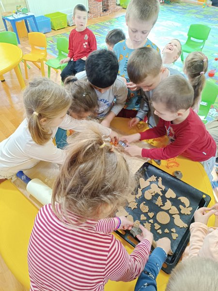 Pecenie medovnikov 34.jpg