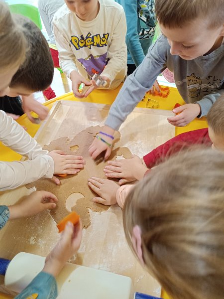 Pecenie medovnikov 39.jpg