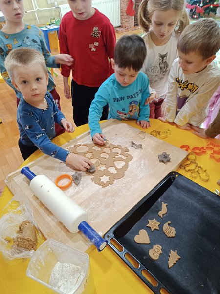 Pecenie medovnikov 40.jpg