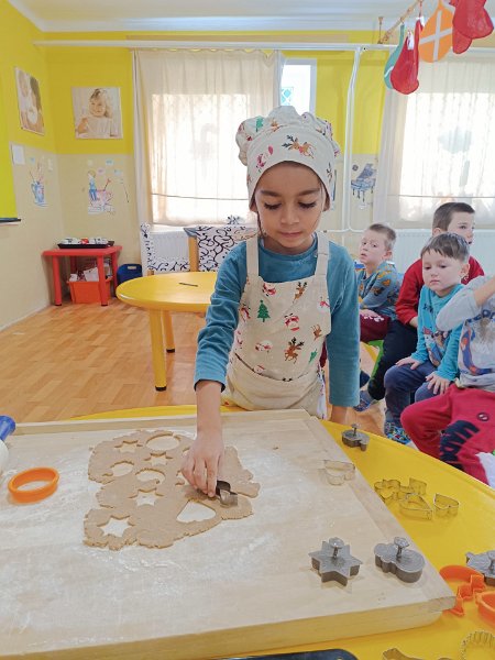 Pecenie medovnikov 45.jpg